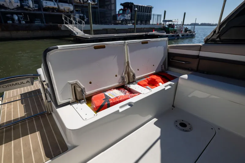 Slide: The Image of Formula 330 Crossover Bowrider 2017 - 52