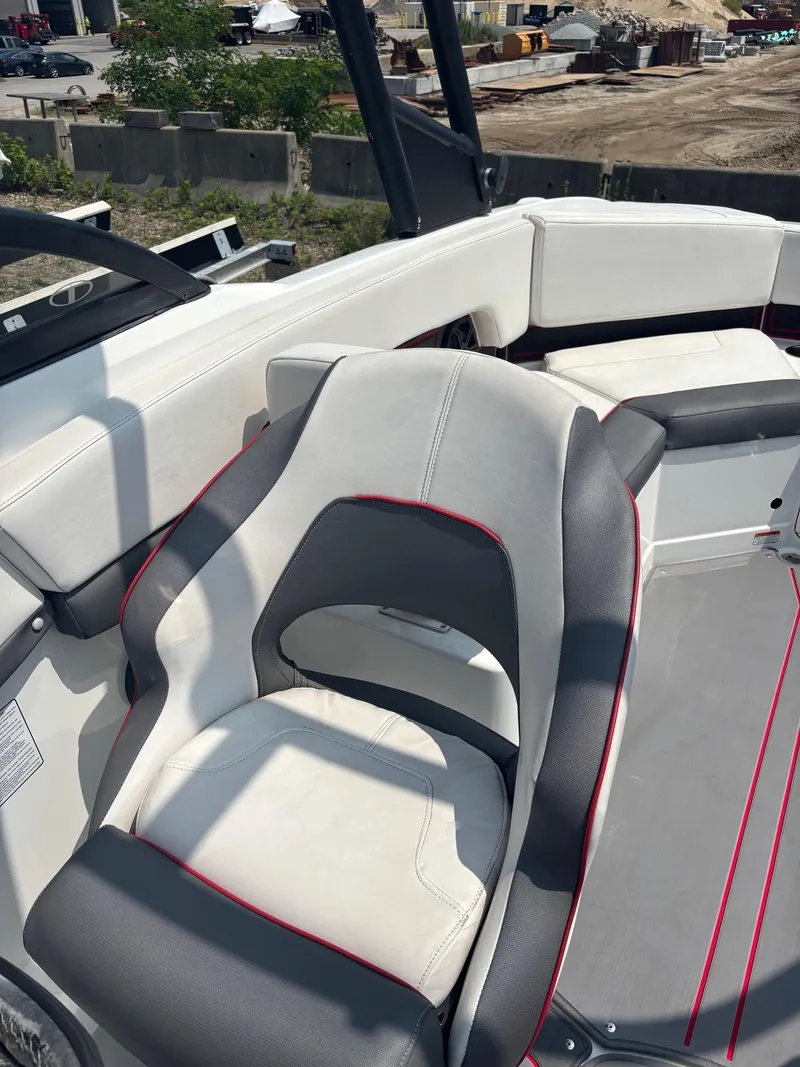 Slide: The Image of Tahoe 210 S 2021 - 10