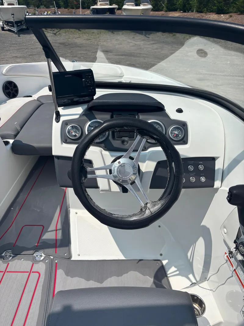 Slide: The Image of Tahoe 210 S 2021 - 13