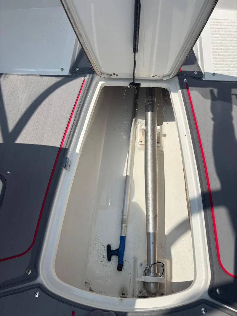 Slide: The Image of Tahoe 210 S 2021 - 14