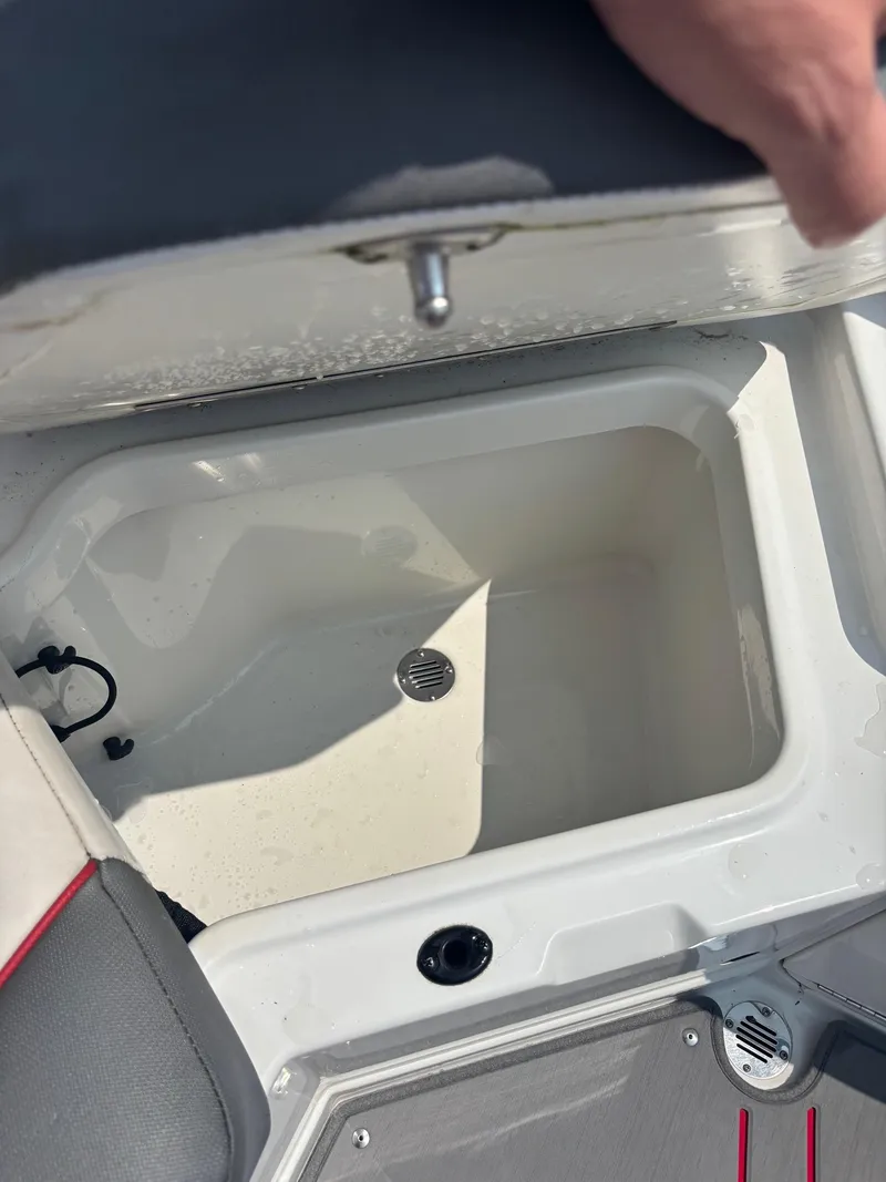 Slide: The Image of Tahoe 210 S 2021 - 16