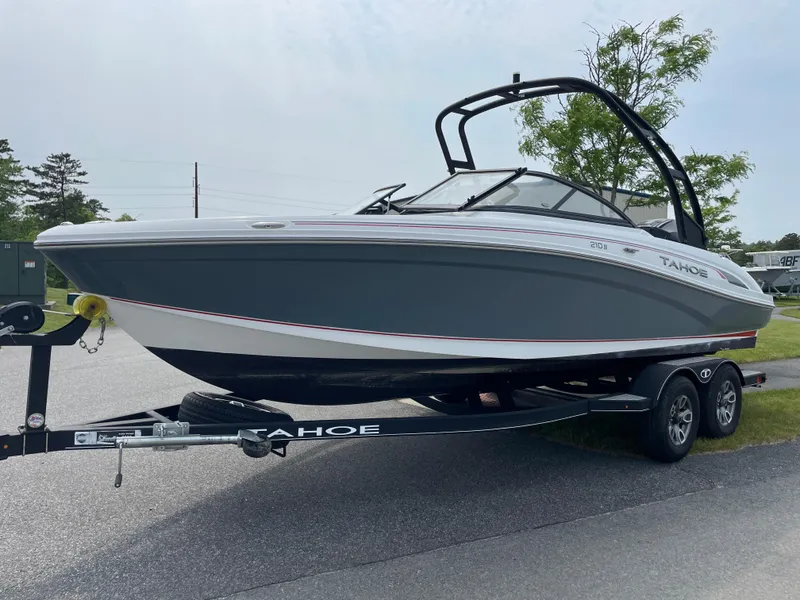 Slide: The Image of Tahoe 210 S 2021 - 3