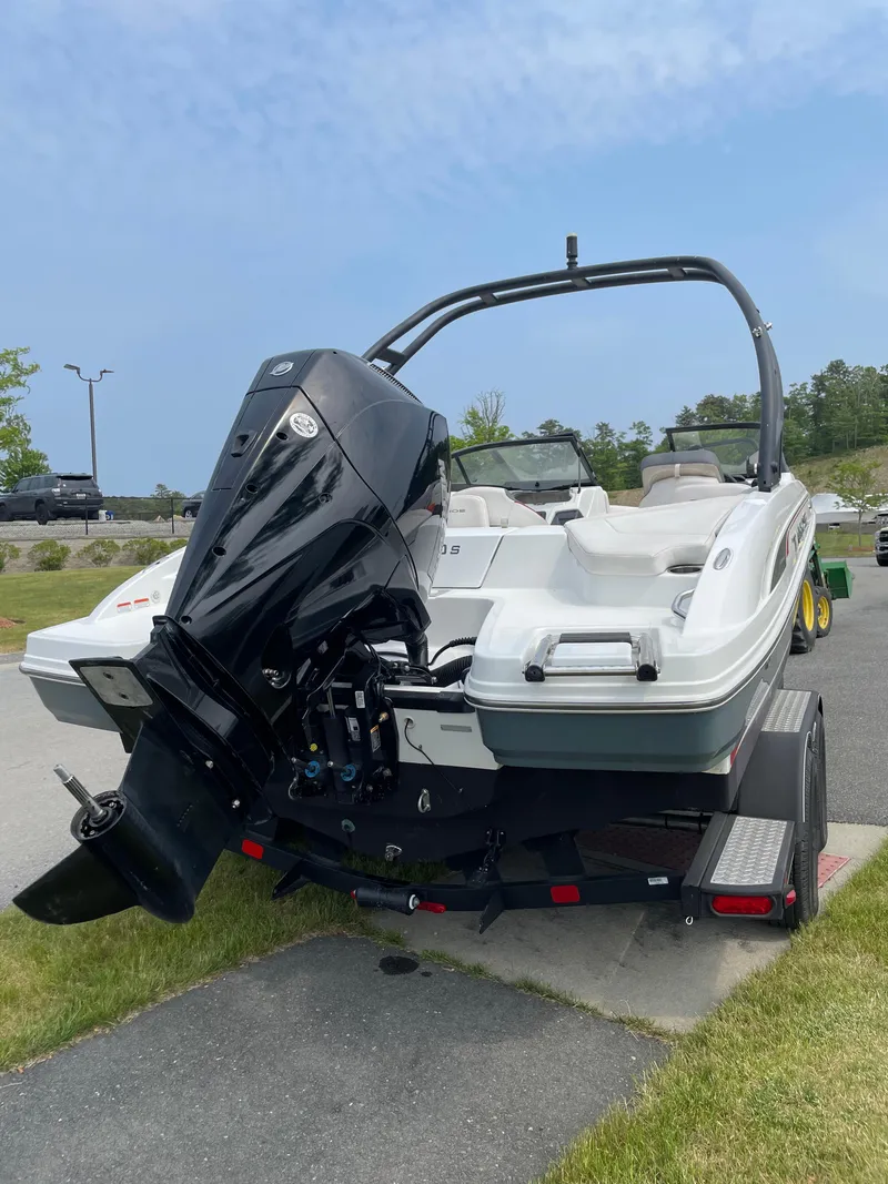 Slide: The Image of Tahoe 210 S 2021 - 5