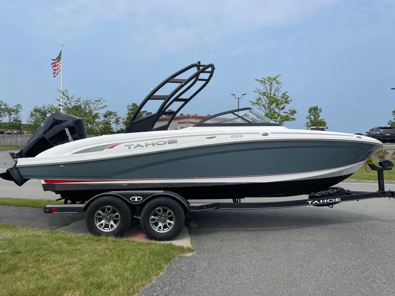 Slide: The Image of Tahoe 210 S 2021 - 6