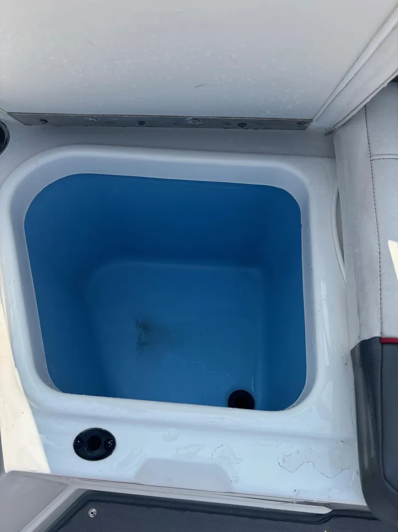 Slide: The Image of Tahoe 210 S 2021 - 8