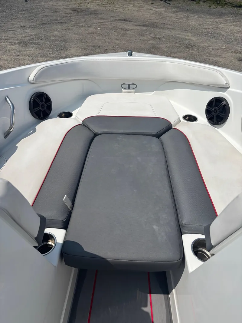 Slide: The Image of Tahoe 210 S 2021 - 9