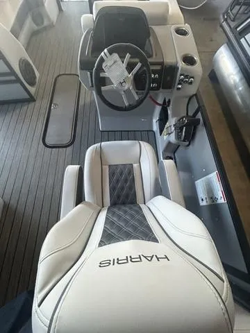 Slide: The Image of Harris Sunliner 250 CW 2025 - 3