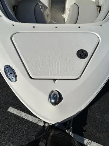 Slide: The Image of Sea Ray 230 Signature 2002 - 11