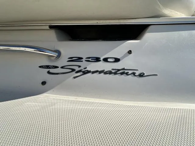 Slide: The Image of Sea Ray 230 Signature 2002 - 12