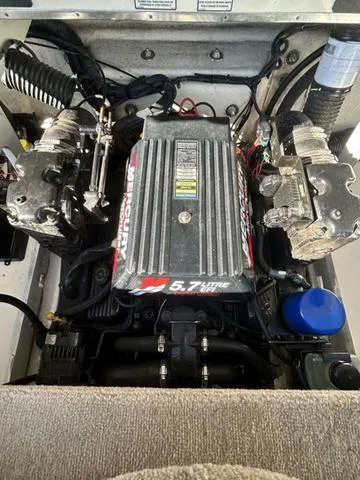 Slide: The Image of Sea Ray 230 Signature 2002 - 13