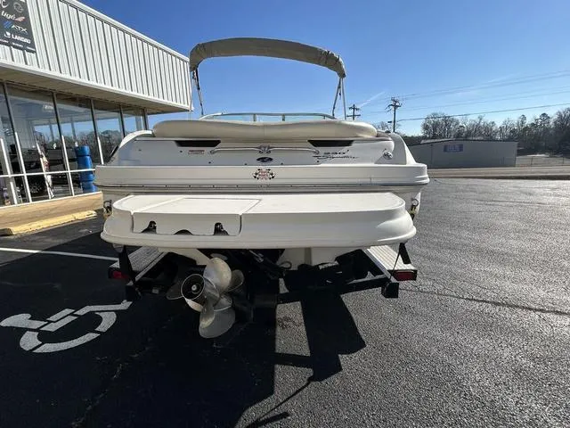 Slide: The Image of Sea Ray 230 Signature 2002 - 3