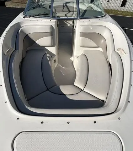 Slide: The Image of Sea Ray 230 Signature 2002 - 6