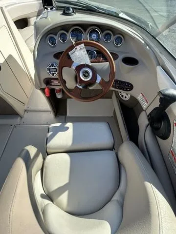 Slide: The Image of Sea Ray 230 Signature 2002 - 8