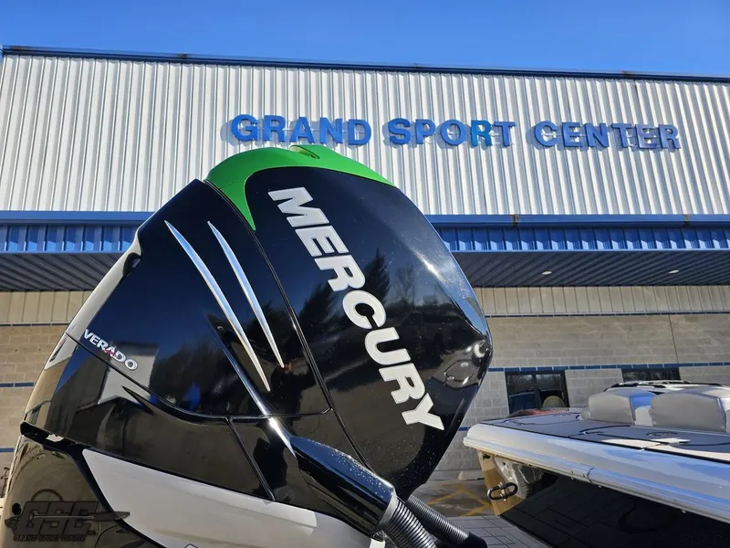 Slide: The Image of Mercury Verado engine on 2014 Concept 36' CC at Grand Sport Center. - 47