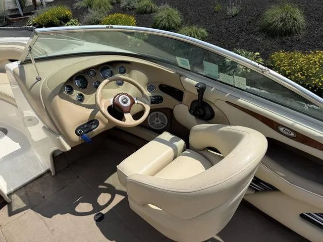 Slide: The Image of Sea Ray 190 2001 - 11