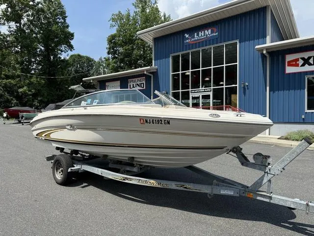 Slide: The Image of Sea Ray 190 2001 - 2