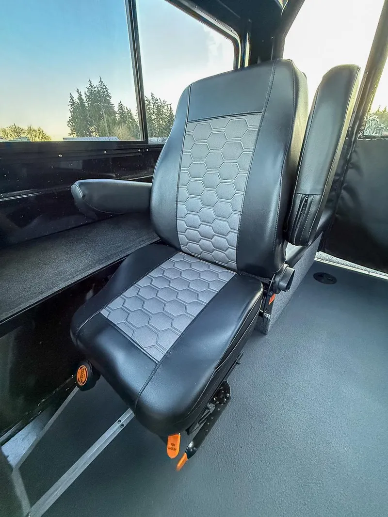 Slide: The Image of North River 25 Seahawk Fastback 2026 - 10