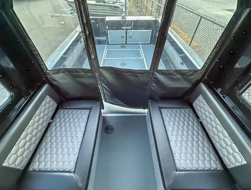 Slide: The Image of North River 25 Seahawk Fastback 2026 - 12