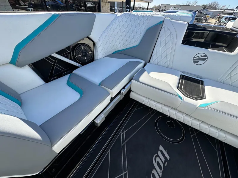 Slide: The Image of Tigé 24RZX 2022 - 10