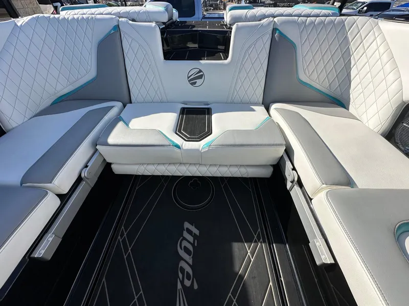 Slide: The Image of Tigé 24RZX 2022 - 11