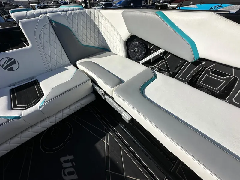 Slide: The Image of Tigé 24RZX 2022 - 12