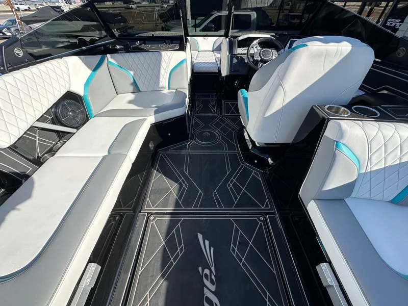 Slide: The Image of Tigé 24RZX 2022 - 14