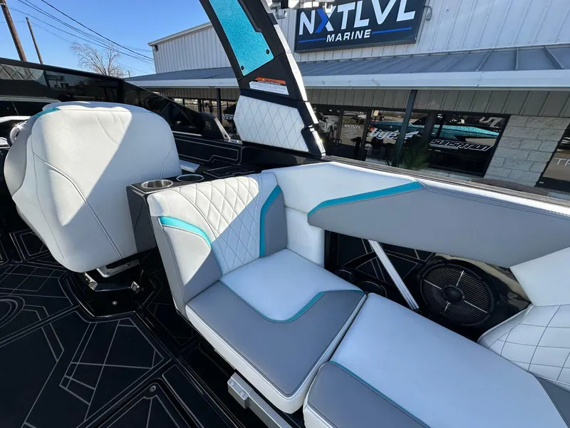 Slide: The Image of Tigé 24RZX 2022 - 15