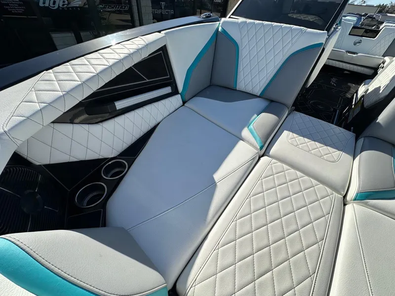 Slide: The Image of Tigé 24RZX 2022 - 20