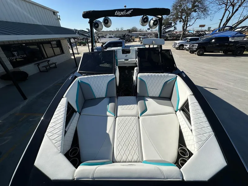 Slide: The Image of Tigé 24RZX 2022 - 23