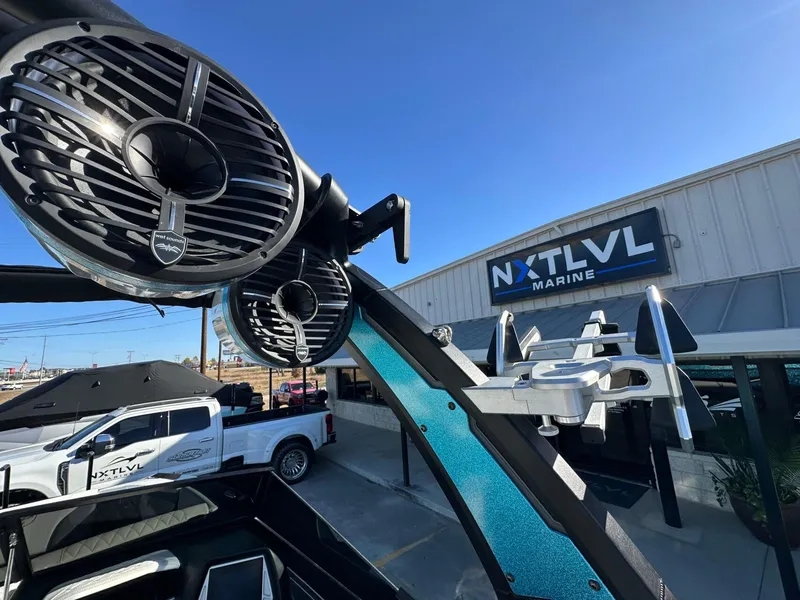 Slide: The Image of Tigé 24RZX 2022 - 25