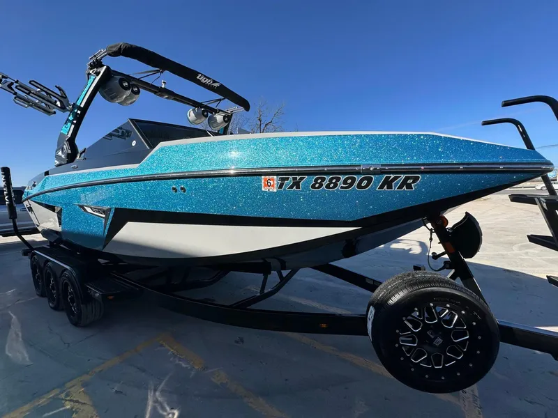 Slide: The Image of Tigé 24RZX 2022 - 6