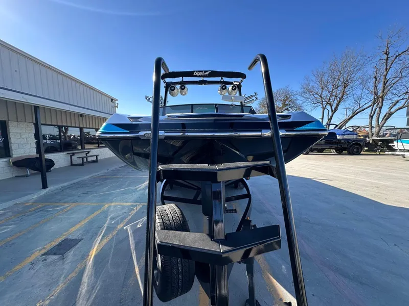 Slide: The Image of Tigé 24RZX 2022 - 7