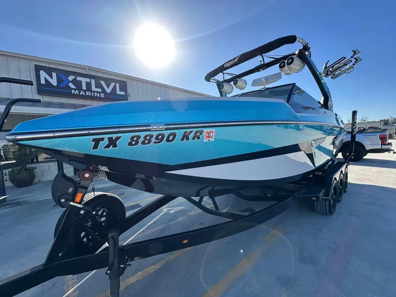 Slide: The Image of Tigé 24RZX 2022 - 8