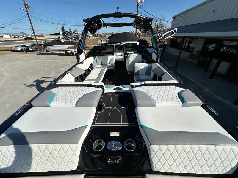 Slide: The Image of Tigé 24RZX 2022 - 9