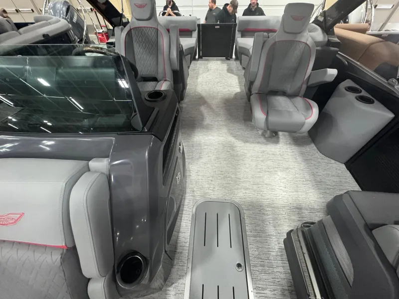 Slide: The Image of Interior of a 2025 Bennington 24MFB-SPS (TC) pontoon boat with luxurious seating. - 7