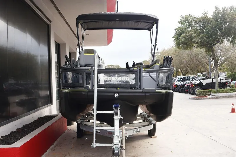 Slide: The Image of Sea-Doo Switch Fish 18 2025 - 2