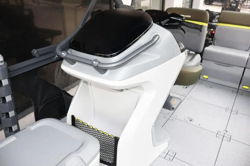 Slide: The Image of Sea-Doo Switch Fish 18 2025 - 20