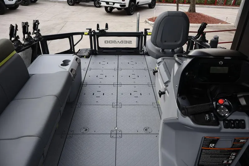 Slide: The Image of Sea-Doo Switch Fish 18 2025 - 27