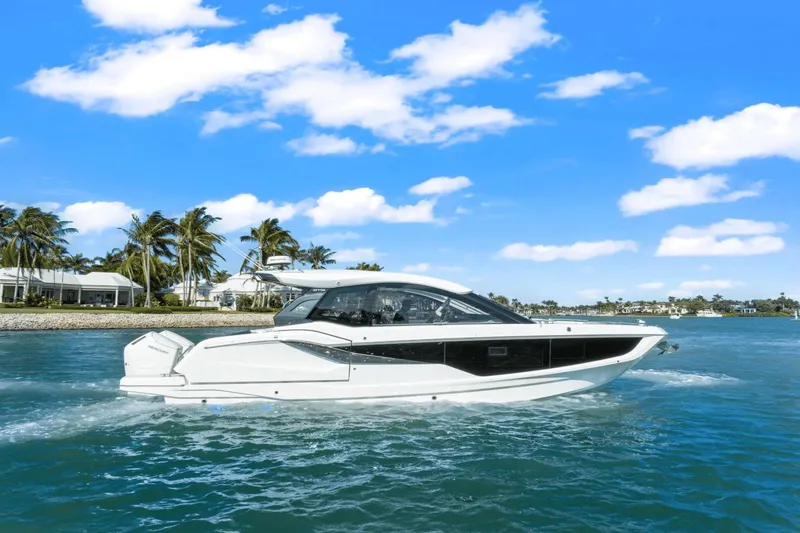 Slide: The Image of Galeon 375 GTO 2025 - 10
