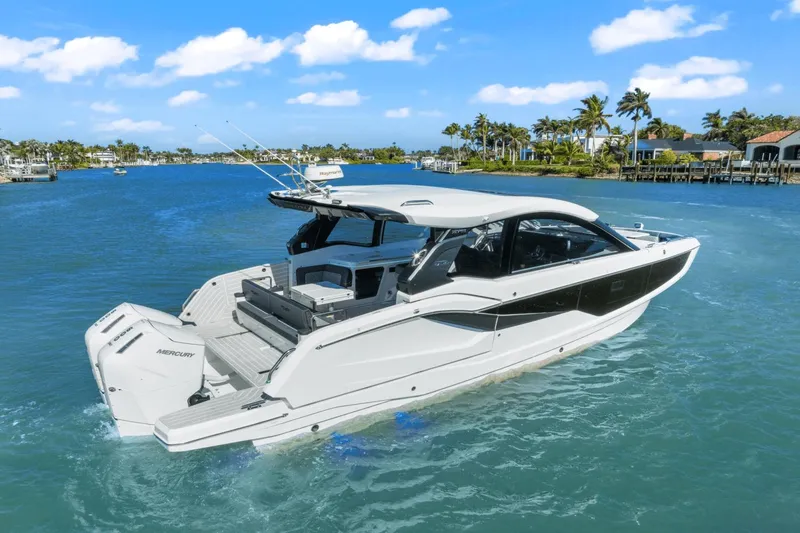 Slide: The Image of Galeon 375 GTO 2025 - 12