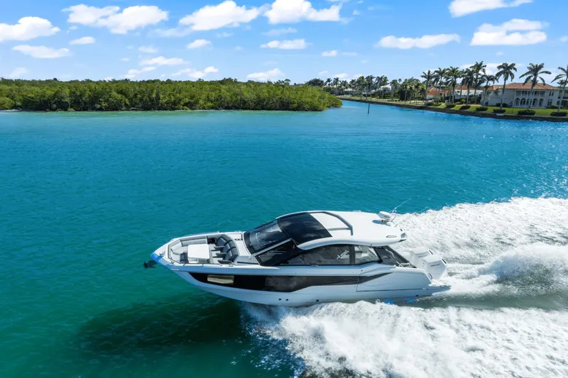 Slide: The Image of Galeon 375 GTO 2025 - 16