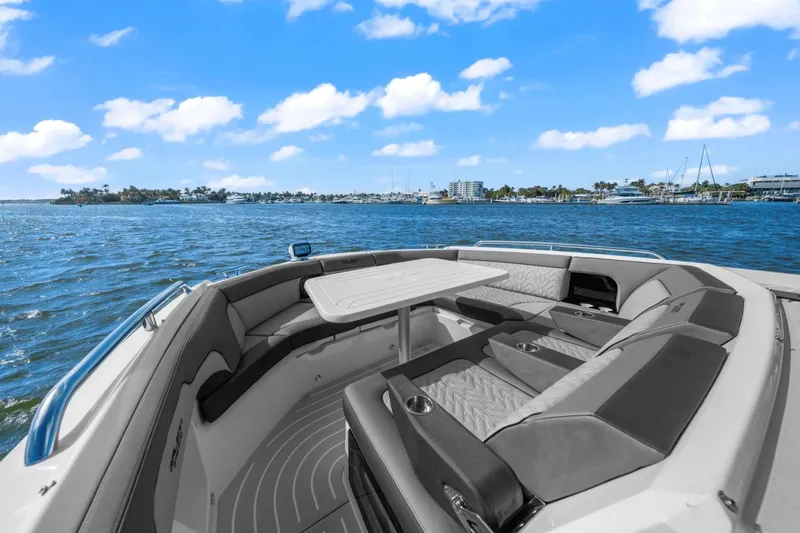 Slide: The Image of Galeon 375 GTO 2025 - 20