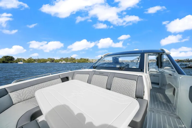 Slide: The Image of Galeon 375 GTO 2025 - 22