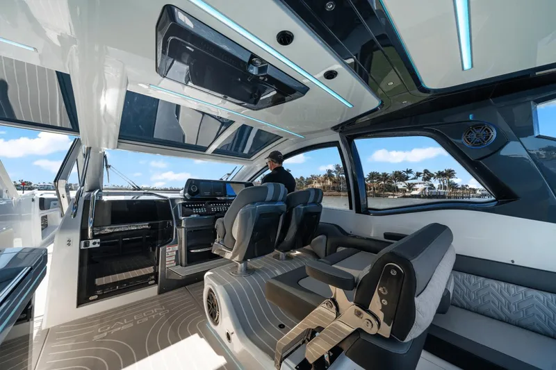 Slide: The Image of Galeon 375 GTO 2025 - 35