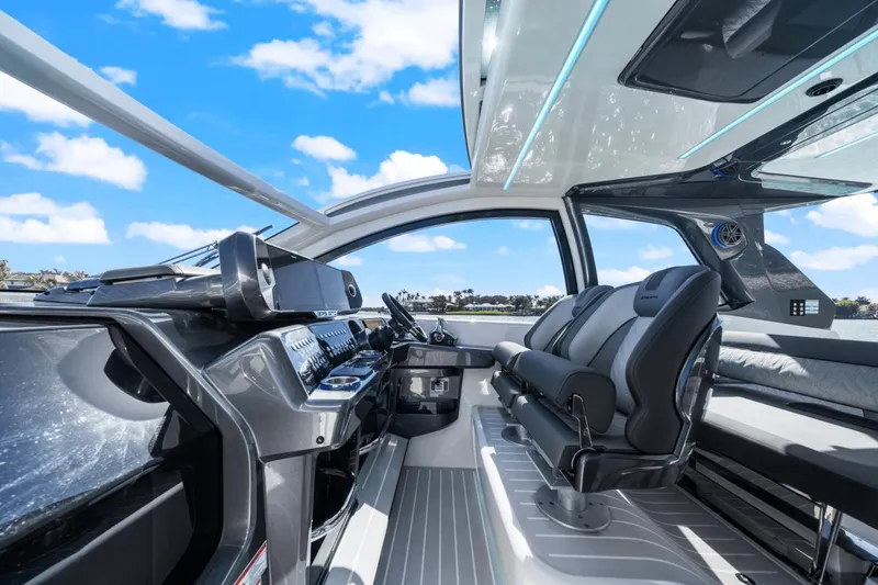 Slide: The Image of Galeon 375 GTO 2025 - 37