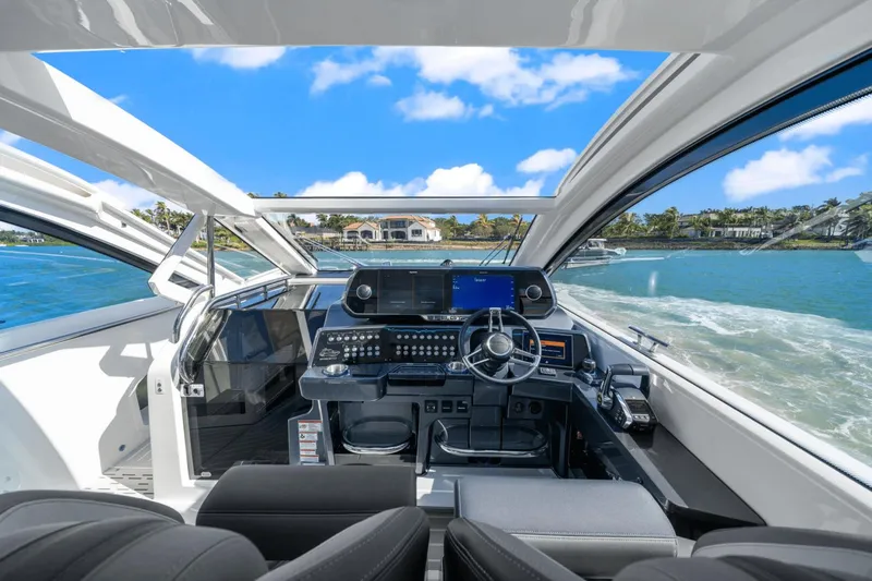 Slide: The Image of Galeon 375 GTO 2025 - 39