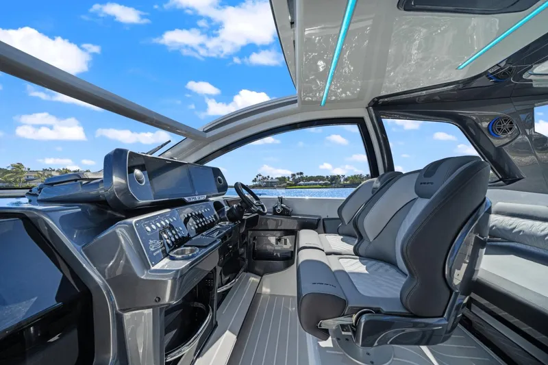 Slide: The Image of Galeon 375 GTO 2025 - 42