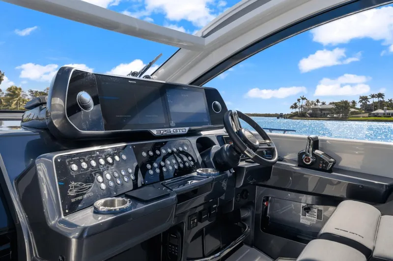 Slide: The Image of Galeon 375 GTO 2025 - 43