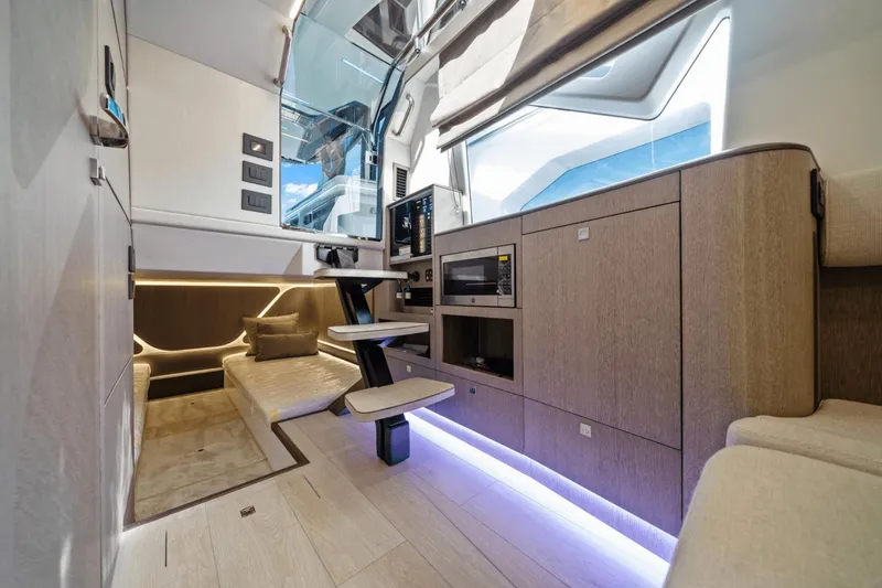 Slide: The Image of Galeon 375 GTO 2025 - 46