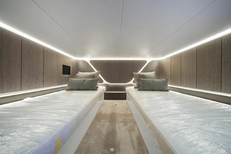 Slide: The Image of Galeon 375 GTO 2025 - 47